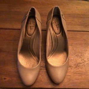 Lifestride Size 10 Tan Pumps